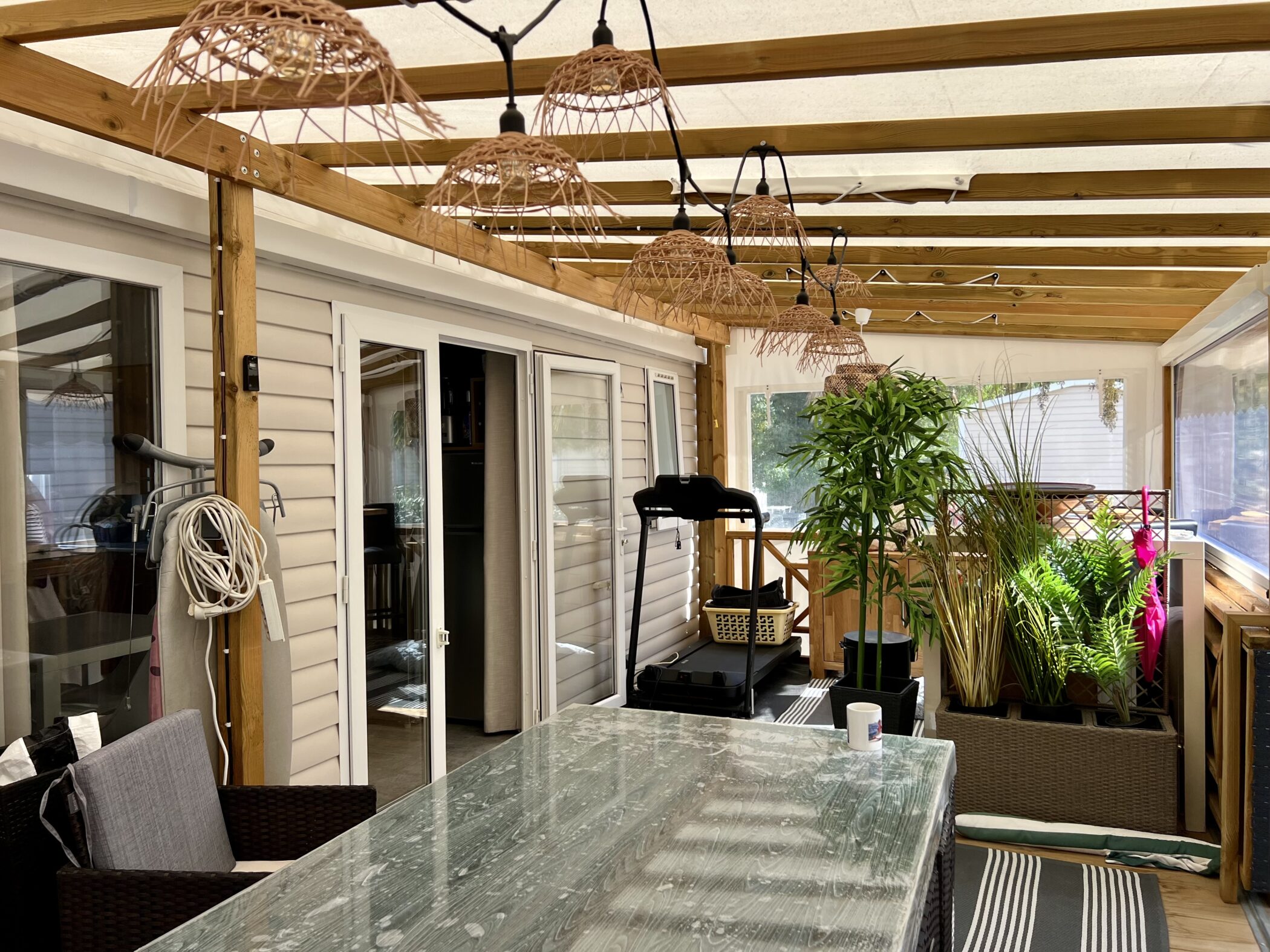 Photo de la terrasse extérieure couverte