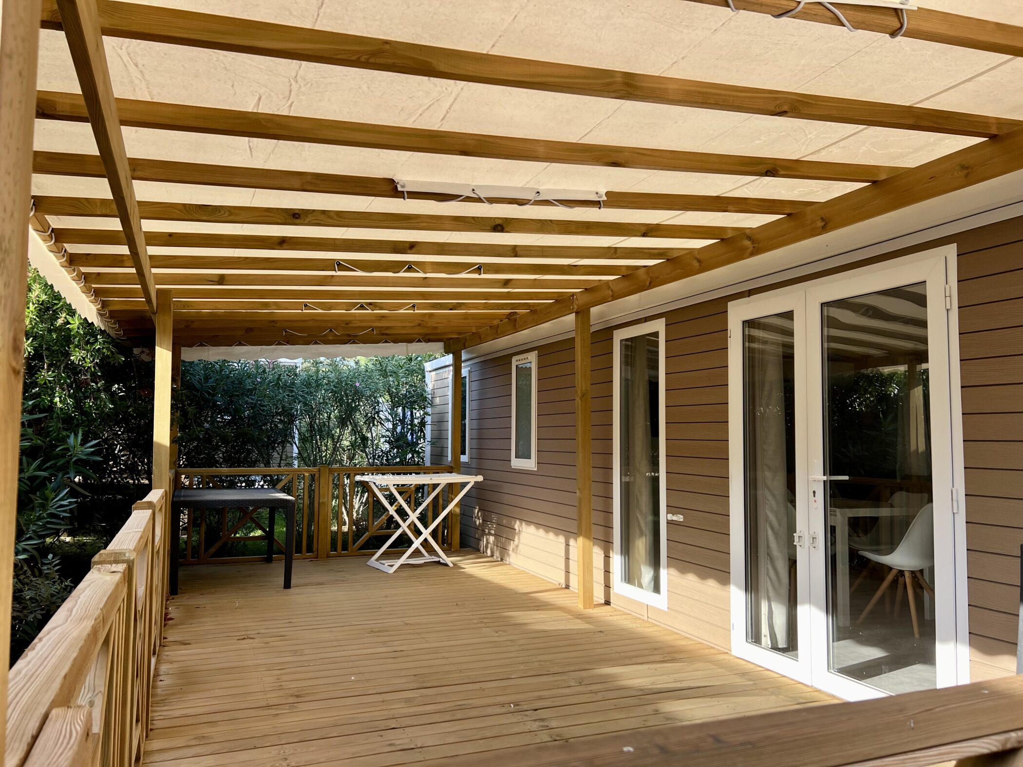 Photo de la terrasse extérieure couverte