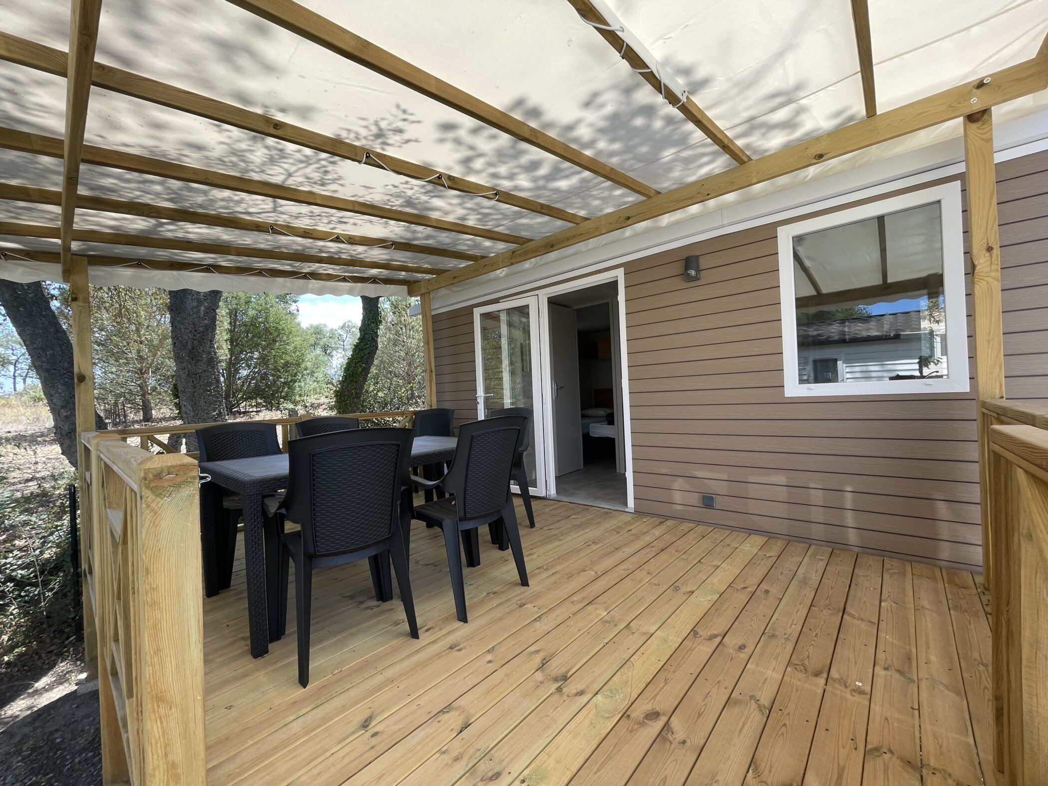 Photo de la terrasse extérieure couverte